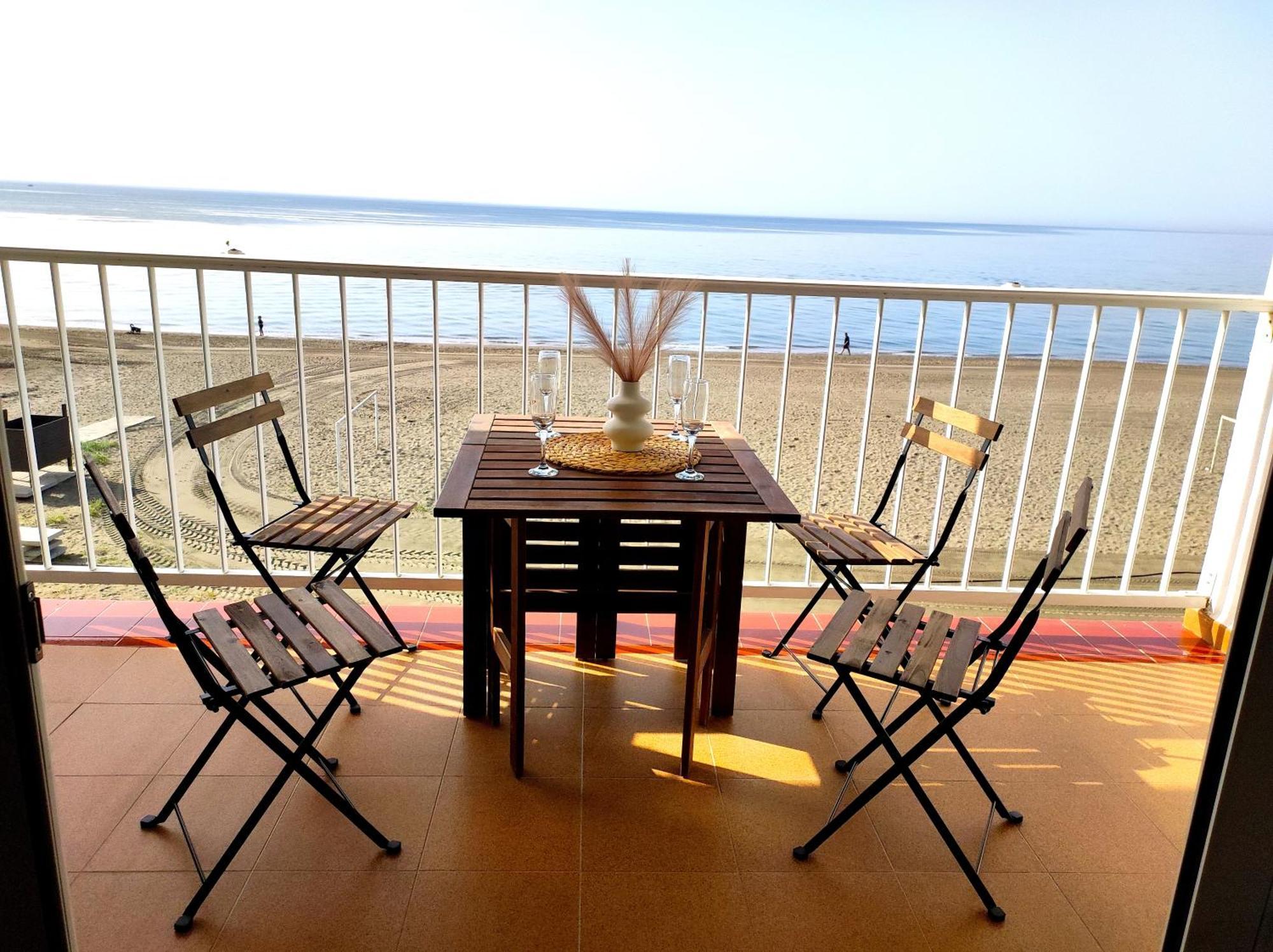 La Parada Beach 托雷德本纳贾尔邦 外观 照片
